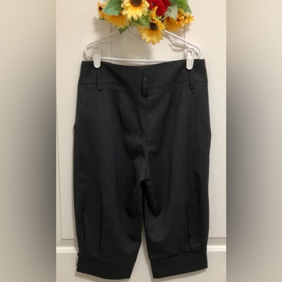 Cuffed Capris Style Lightweight Black Pant Button Cuff Casual Cute F21 Knickers - Picture 3 of 3